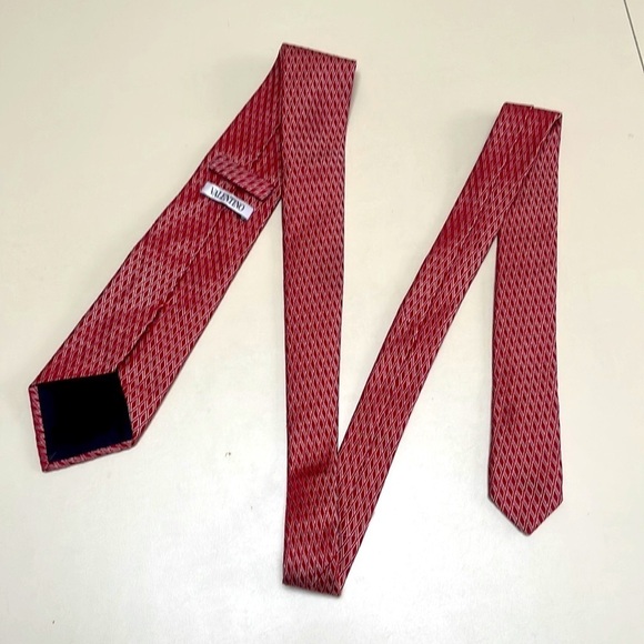 🆕 VALENTINO Italian Silk Tie - Picture 3 of 5